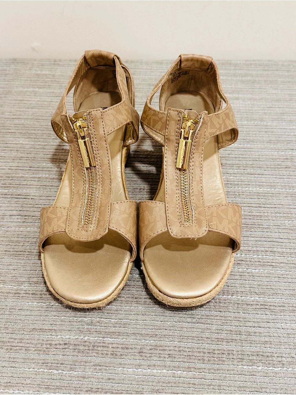 NWOTMichael Kors Berkley Girls Kids Wedge Sandals Shoes Size US 4 Youth / EUR 35